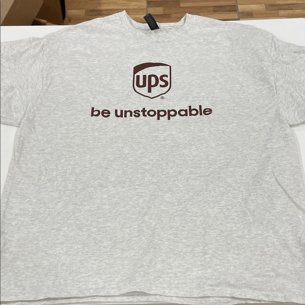 UPS Be Unstoppable men’s 2xl light gray short sleeve tshirt